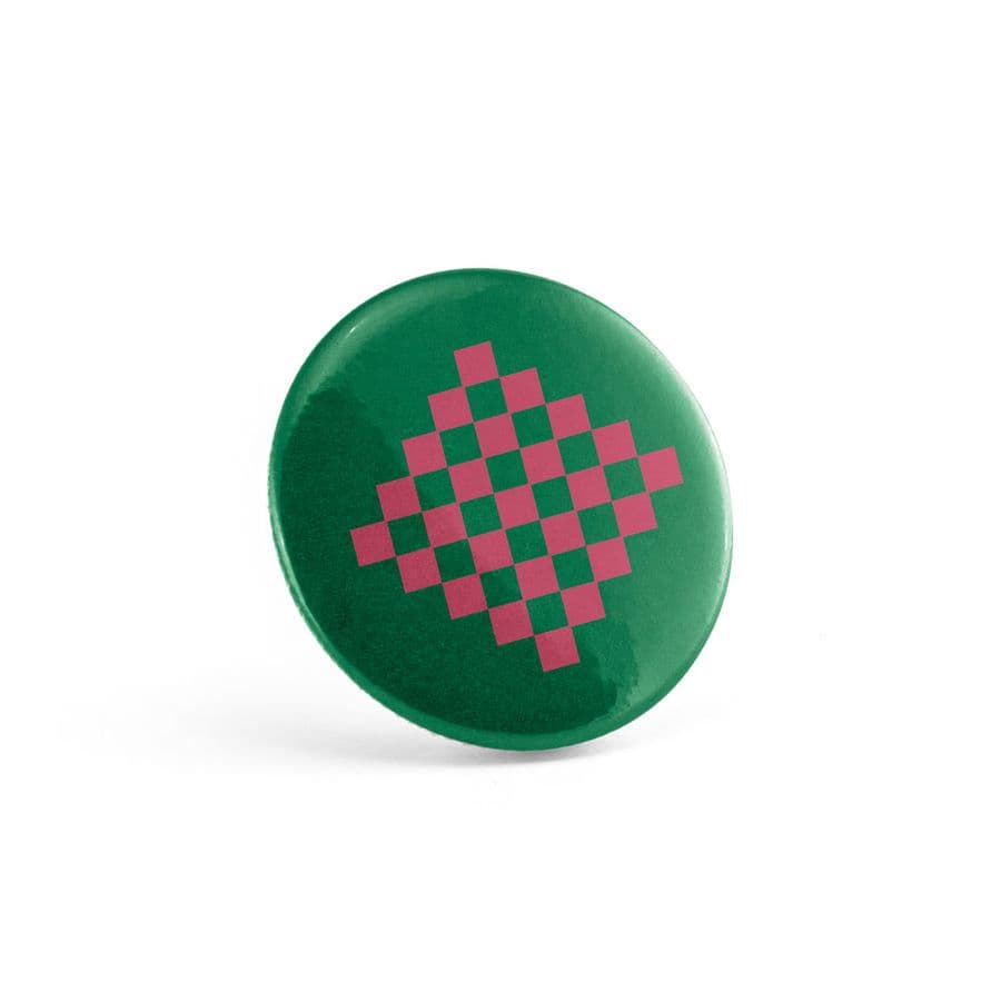 Button P'IN 12. Button P'IN 12. Magnetknappmärke med flasköppnare