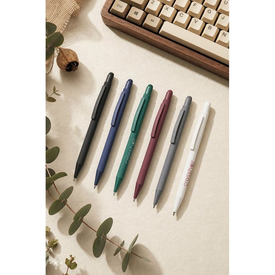 CLINT TOUCH. Kulspetspenna med modern design tillverkad av återvunnen aluminium (100 % rAL) med gummifinish