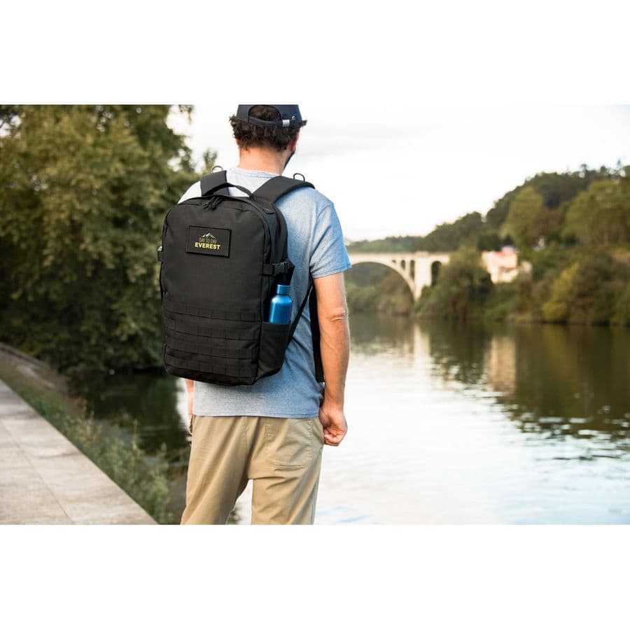 EDINBURGH BPACK. Ryggsäck i militärstil i 600D, återvunnen polyester med hög densitet och foder i 210D återvunnen polyester 17.3'