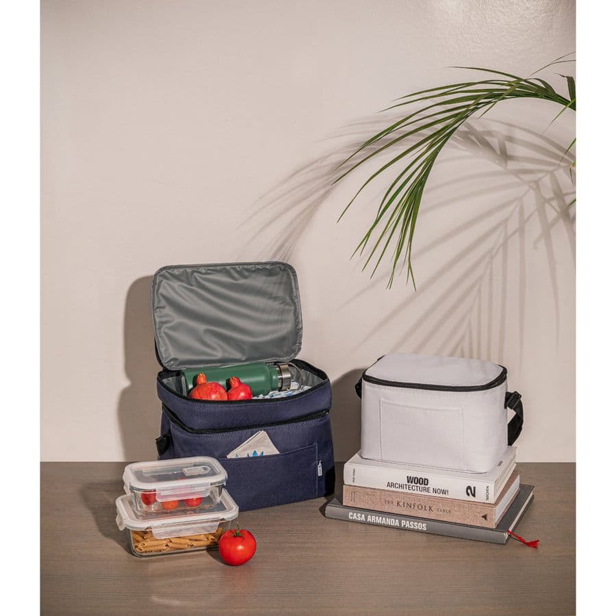 CANCUN LARGE. Kylväska i 600D, återvunnen polyester, med justerbar vävband 14 L