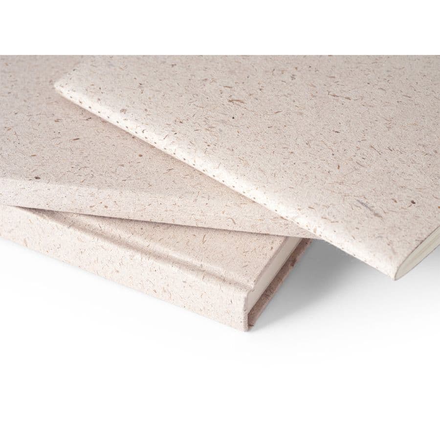 ORGANIC RIGID. A5 anteckningsblock med hårt omslag tillverkat av ekologiskt elefantmaterial (80%)