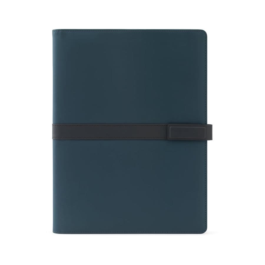 SANDERSON FOLDER. A4-mapp i PU (50 % återvunnet) med magnetisk stängning och anteckningsblock med linjerade sidor