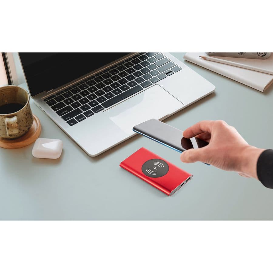 CASSINI. Powerbank 4 000 mAh med 5W trådlös laddare i återvunnet aluminium (100% rAL)