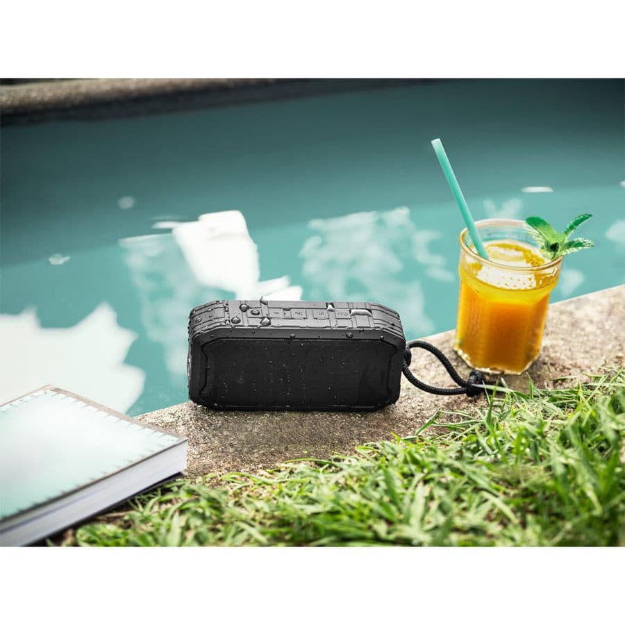 SHEERAN. Bärbar 10W högtalare med IPX7 och 9h batteritid på 100 % Återvunnen ABS