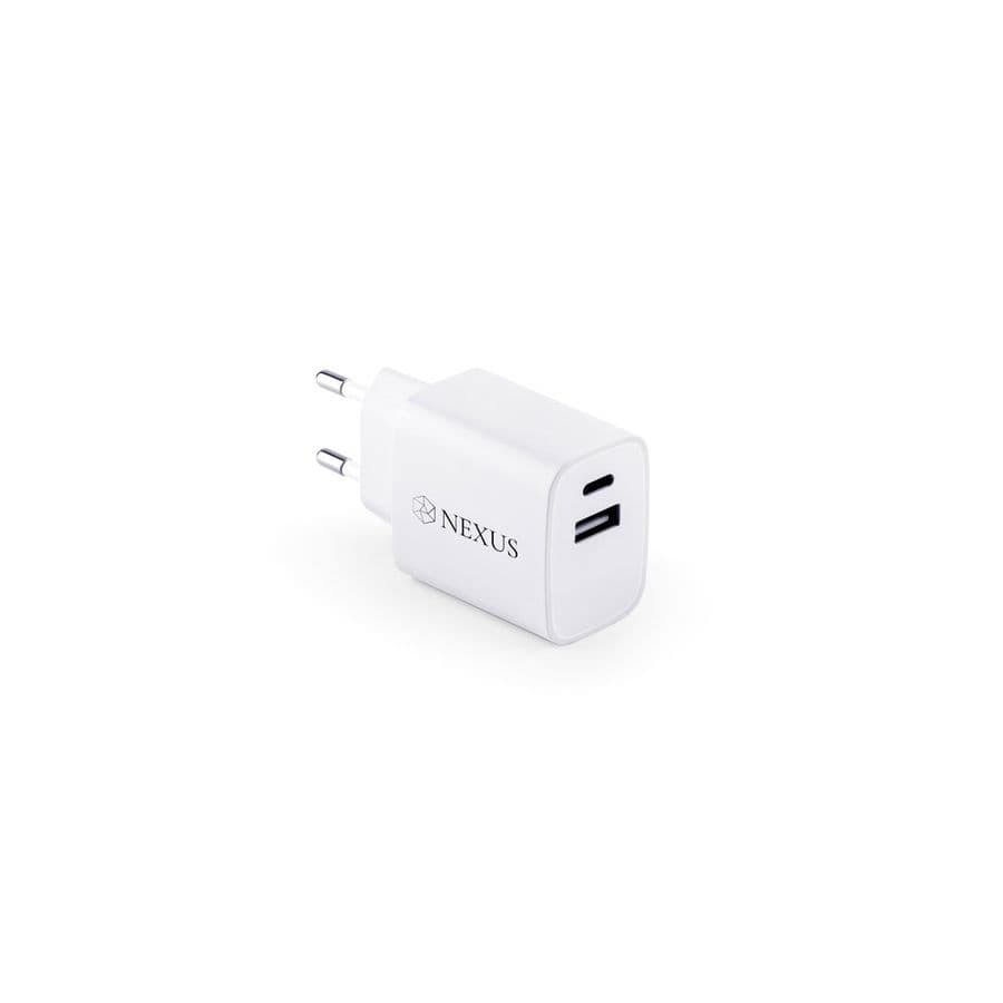 WEGENER. Strömadapter med USB-A-port 18W och USB-C 20W i återvunnen ABS (100 % rABS)