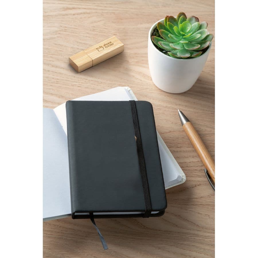 VENTER 8GB. USB-minne med 8GB i bambu