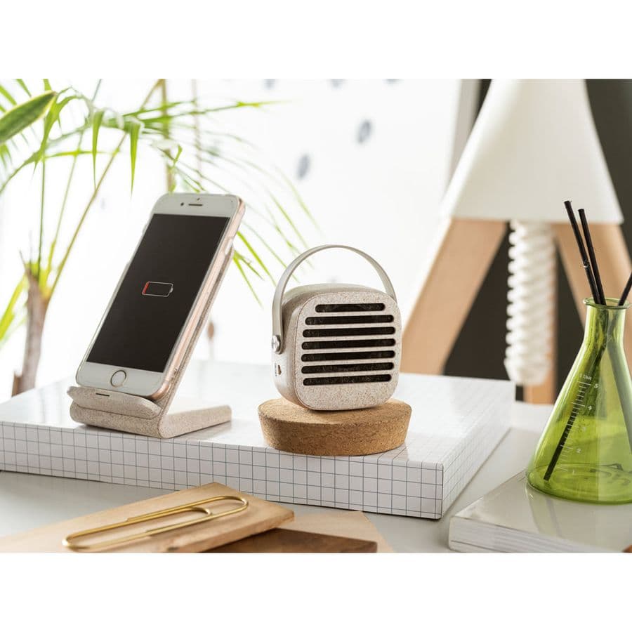 ENGLERT. Smartphonehållare med 10W snabbt trådlös laddare i återvunnen ABS (70 % rABS) och vetestråfiber