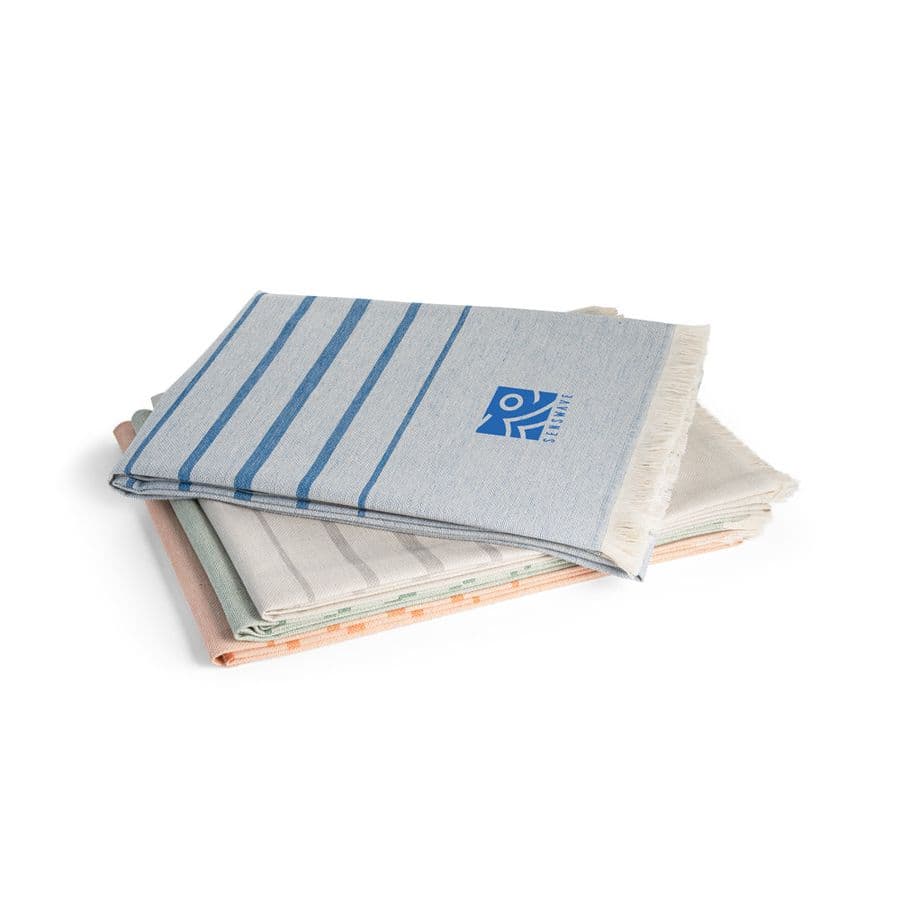 CAPLAN. Multifunktionell handduk (260 g/m²) tillverkad av lätt och motståndskraftig bomull (90 %) och återvunnen bomull (10 %)