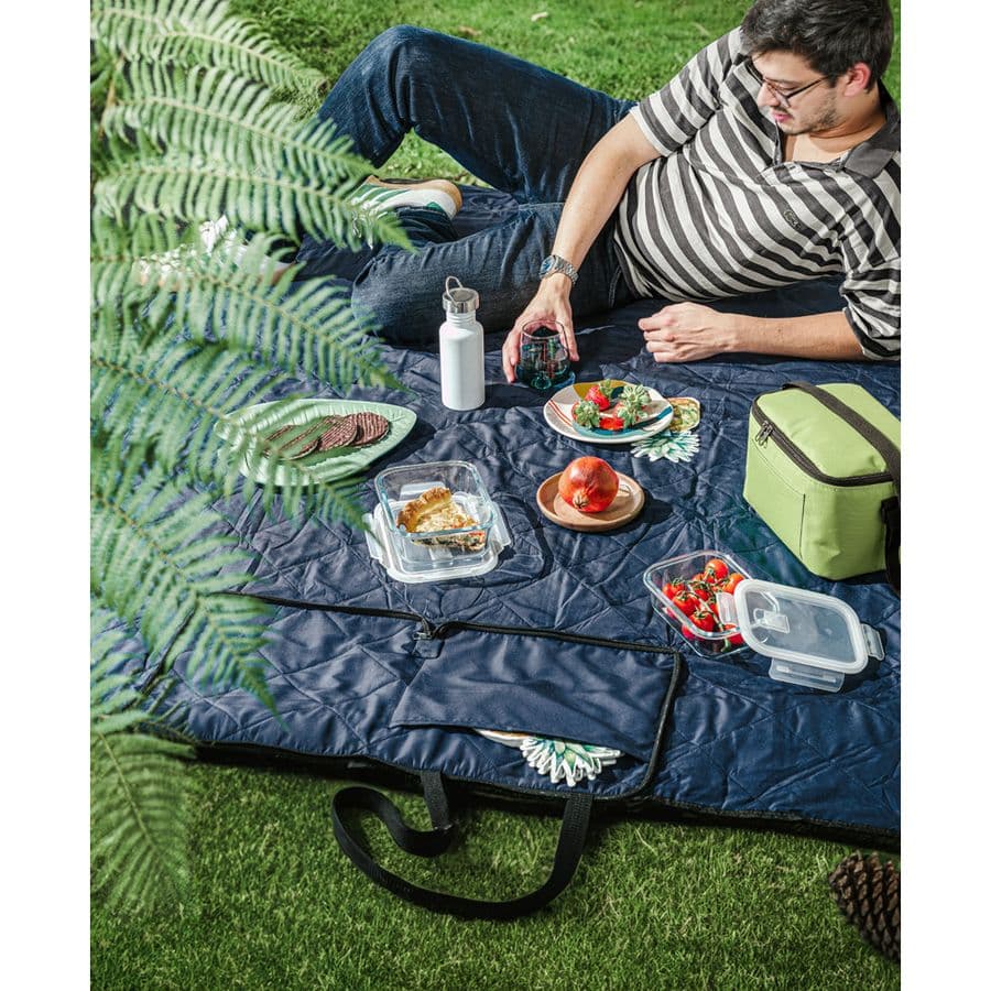 GRADY. Vikbar picknickfilt i rPET och PEVA