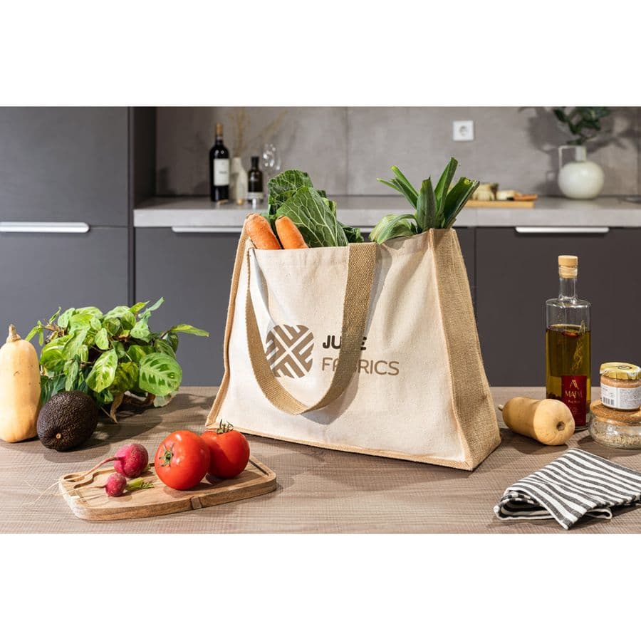HELSINQUE. Canvaspåse (320 g/m²), med botten och sidor i laminerad jute (350 g/m²) i naturliga toner