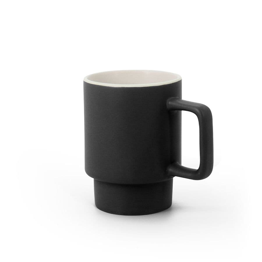 KUERTEN. Keramisk mugg med matt yta, 330 ml Svart