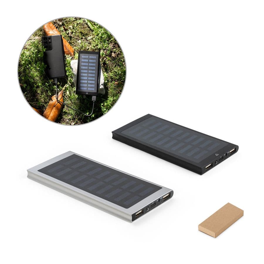CLERK. 8 000 mAh powerbank med solpanel i 100 % återvunnen aluminium