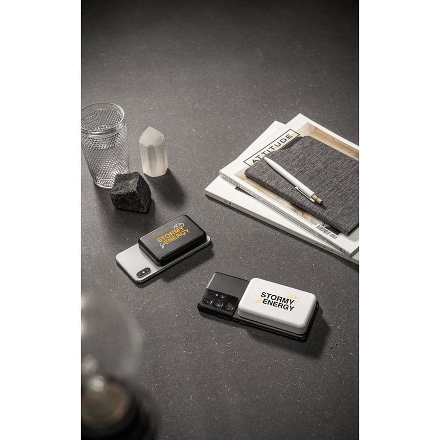AMPERE 10. 10 000 mAh magnetisk powerbank med 15W supersnabb trådlös laddare i återvunnen ABS (100 % rABS)