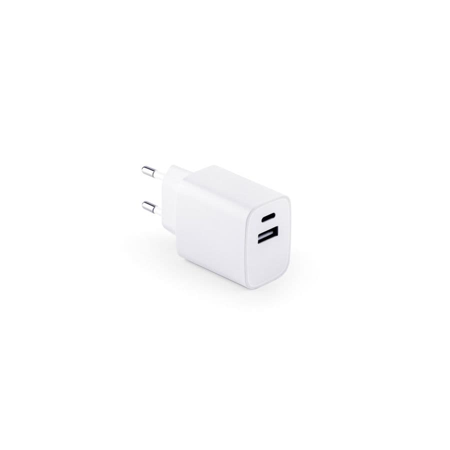 WEGENER. Strömadapter med USB-A-port 18W och USB-C 20W i återvunnen ABS (100 % rABS) Vit
