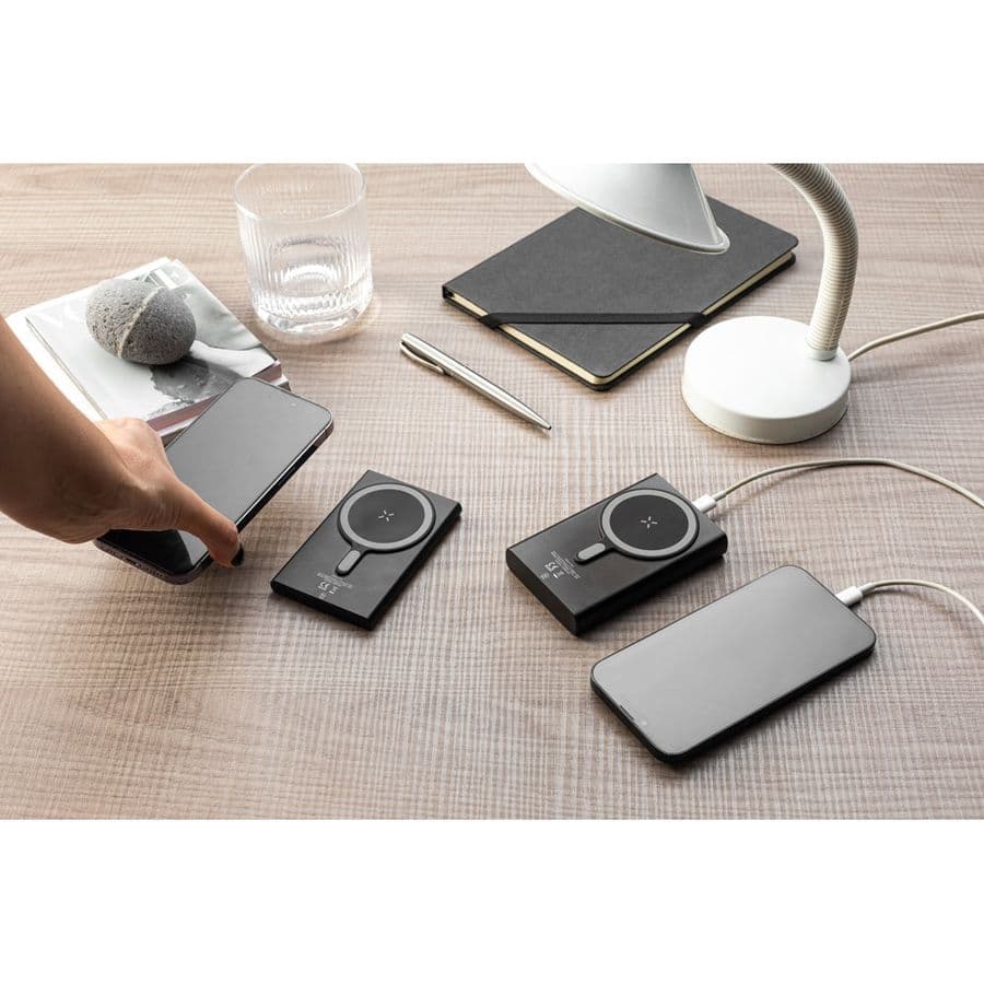 WRIGHT 5. Magnetisk powerbank med supersnabb laddning i återvunnet aluminium och återvunnet ABS 5'000 mAh